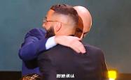 本泽马今日表现抢眼，曼联整场无解，教练赛后亲自拥抱的简单介绍